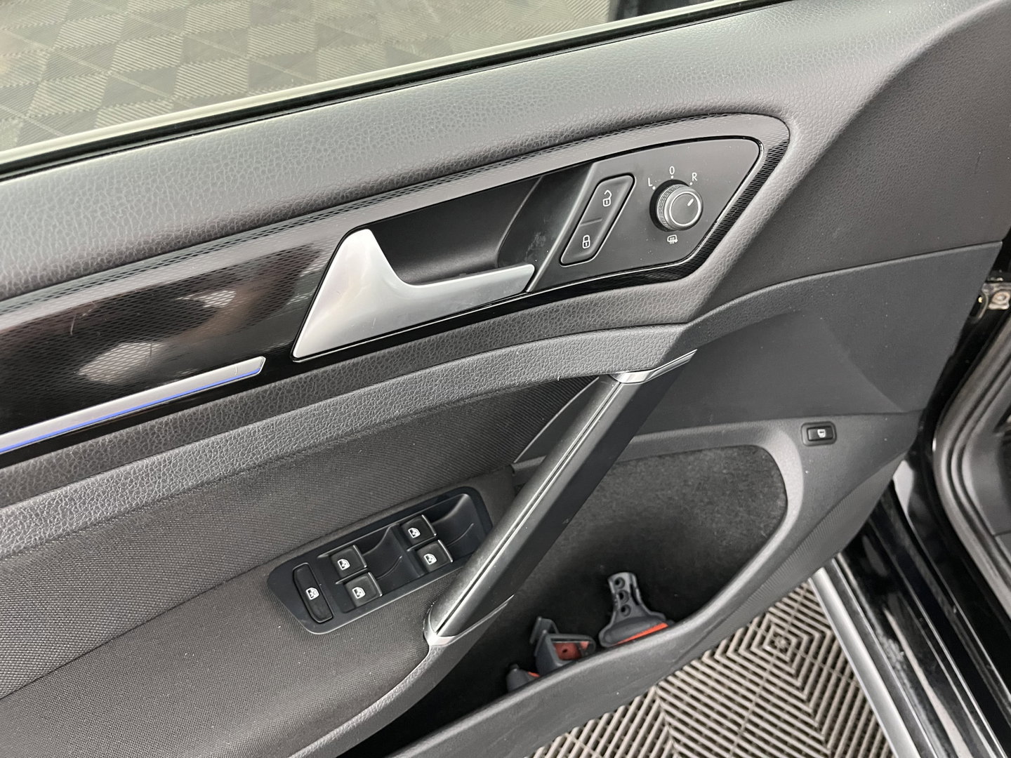 Volkswagen Golf 1.4 TSI GTE (Plug-In) Aut. *FULL-LED | NAVI-FULLMAP | SPORTSEATS | DAB+ | ECC | CRUISE | PRIVACY-GLASS | PARKPILOT | SHIFTPADDLES | AMBIENT-LIGHT | 16" ALU*