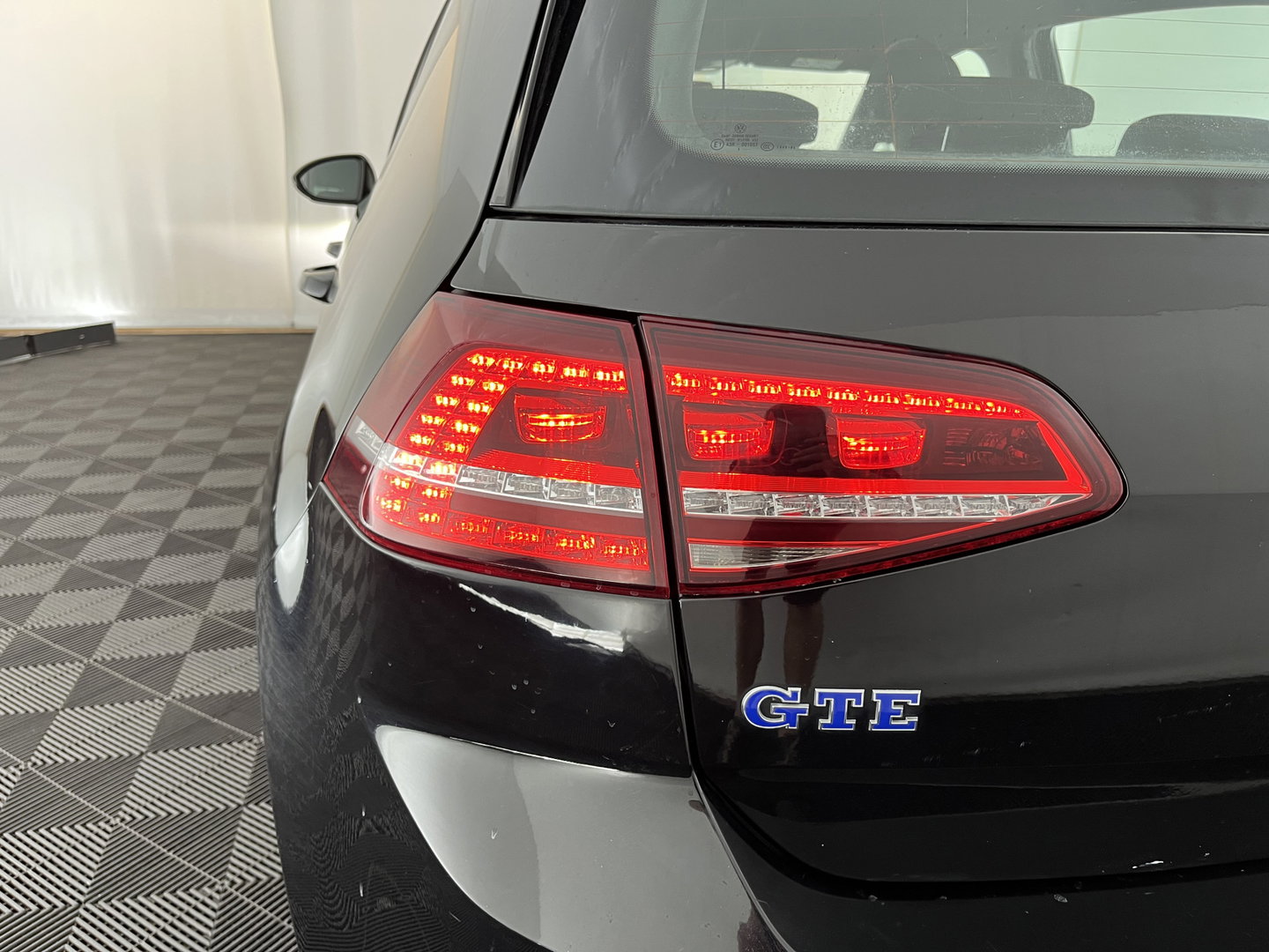 Volkswagen Golf 1.4 TSI GTE (Plug-In) Aut. *FULL-LED | NAVI-FULLMAP | SPORTSEATS | DAB+ | ECC | CRUISE | PRIVACY-GLASS | PARKPILOT | SHIFTPADDLES | AMBIENT-LIGHT | 16" ALU*