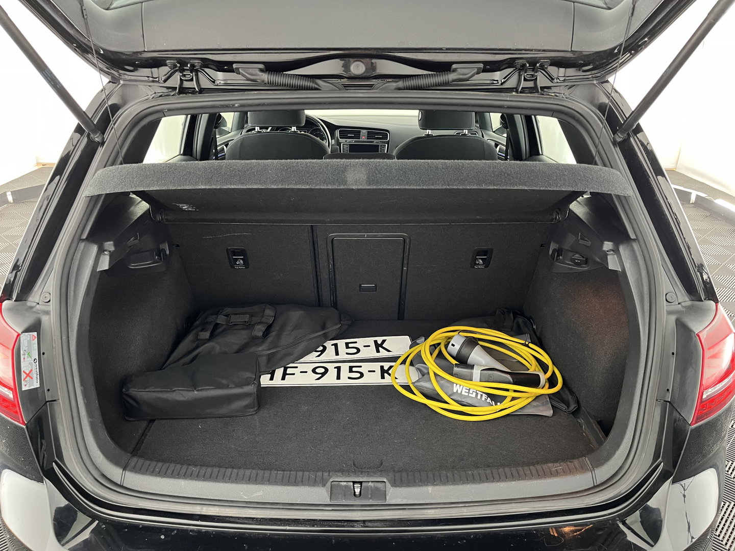 Volkswagen Golf 1.4 TSI GTE (Plug-In) Aut. *FULL-LED | NAVI-FULLMAP | SPORTSEATS | DAB+ | ECC | CRUISE | PRIVACY-GLASS | PARKPILOT | SHIFTPADDLES | AMBIENT-LIGHT | 16" ALU*
