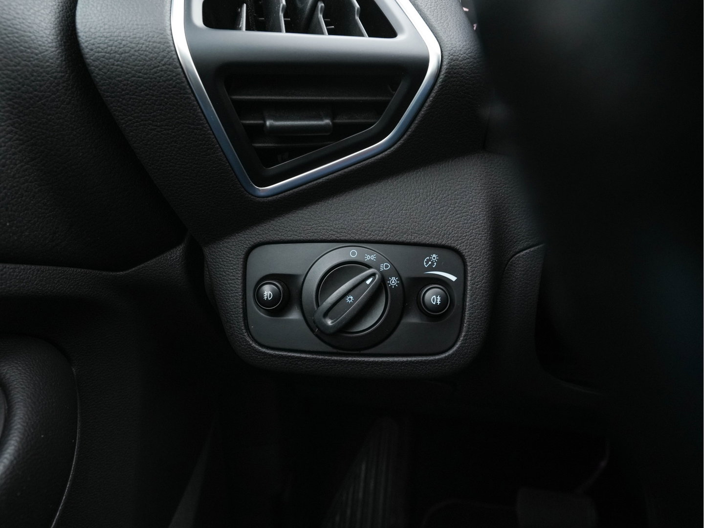 Ford Kuga 1.5 Titanium AWD Aut.*LEATHER-FABRIC | XENON | SONY-AUDIO | BLINDSPOT | KEYLESS | NAVI-FULLMAP | CAMERA | HEATED-SPORTSEATS | ECC | LANE-ASSIST | PDC | CRUISE | TOWBAR | PRIVACYGLASS | REMUS-EXHAUST | 19''ALU