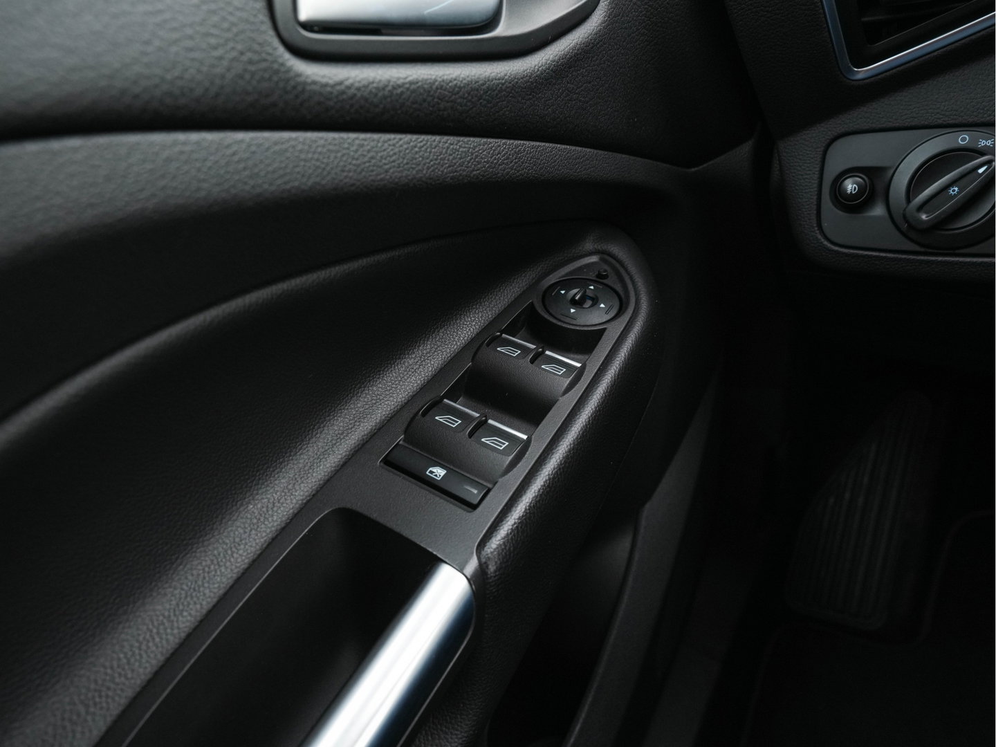 Ford Kuga 1.5 Titanium AWD Aut.*LEATHER-FABRIC | XENON | SONY-AUDIO | BLINDSPOT | KEYLESS | NAVI-FULLMAP | CAMERA | HEATED-SPORTSEATS | ECC | LANE-ASSIST | PDC | CRUISE | TOWBAR | PRIVACYGLASS | REMUS-EXHAUST | 19''ALU