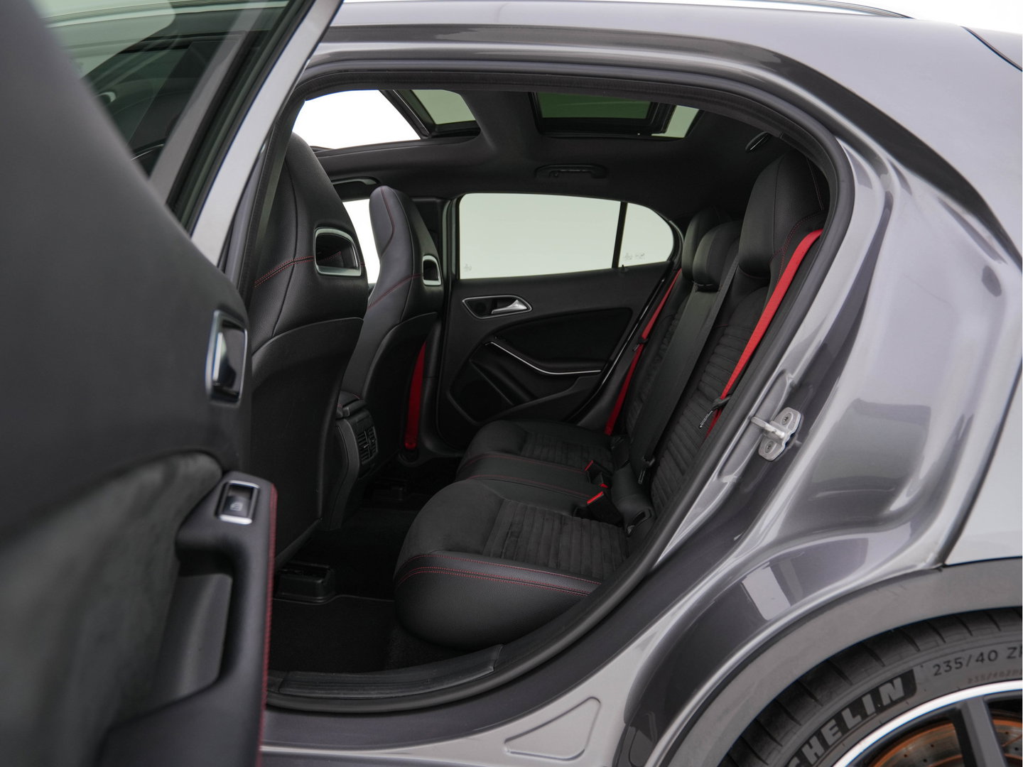Mercedes-Benz GLA AMG 45 4MATIC *PANO | XENON | LEATHER-ALCANTARA | MEMORY-PACK | HARMAN/KARDON-AUDIO | KEYLESS |  CAMERA | SPORT-SEATS | HEATED-SEATS | NAVI-FULLMAP | SHIFT-PADDLES  | ECC | PDC | CRUISE | 20''ALU*