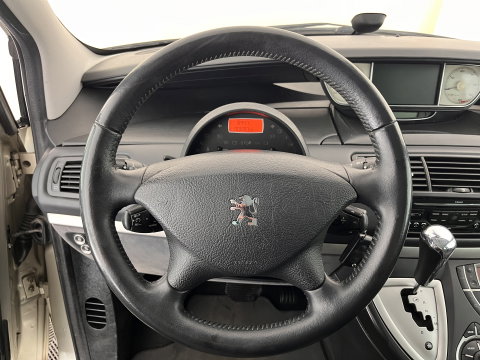 Peugeot 807 2.0 HDiF ST [ 7-Pers. ] Aut. *NAVI-FULLMAP | XENON | VELOURS-COMFORT-SEATS | HEATED-SEATS | ECC | PDC | CRUISE | TOWBAR | 16''ALU*