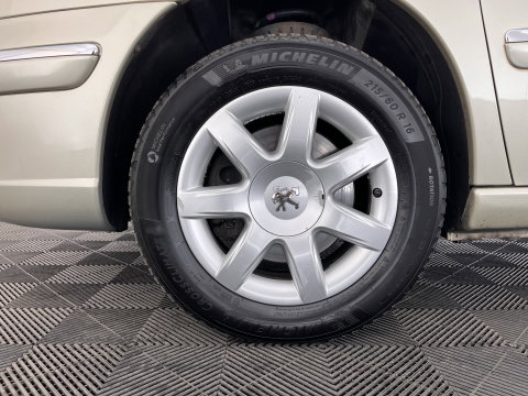 Peugeot 807 2.0 HDiF ST [ 7-Pers. ] Aut. *NAVI-FULLMAP | XENON | VELOURS-COMFORT-SEATS | HEATED-SEATS | ECC | PDC | CRUISE | TOWBAR | 16''ALU*