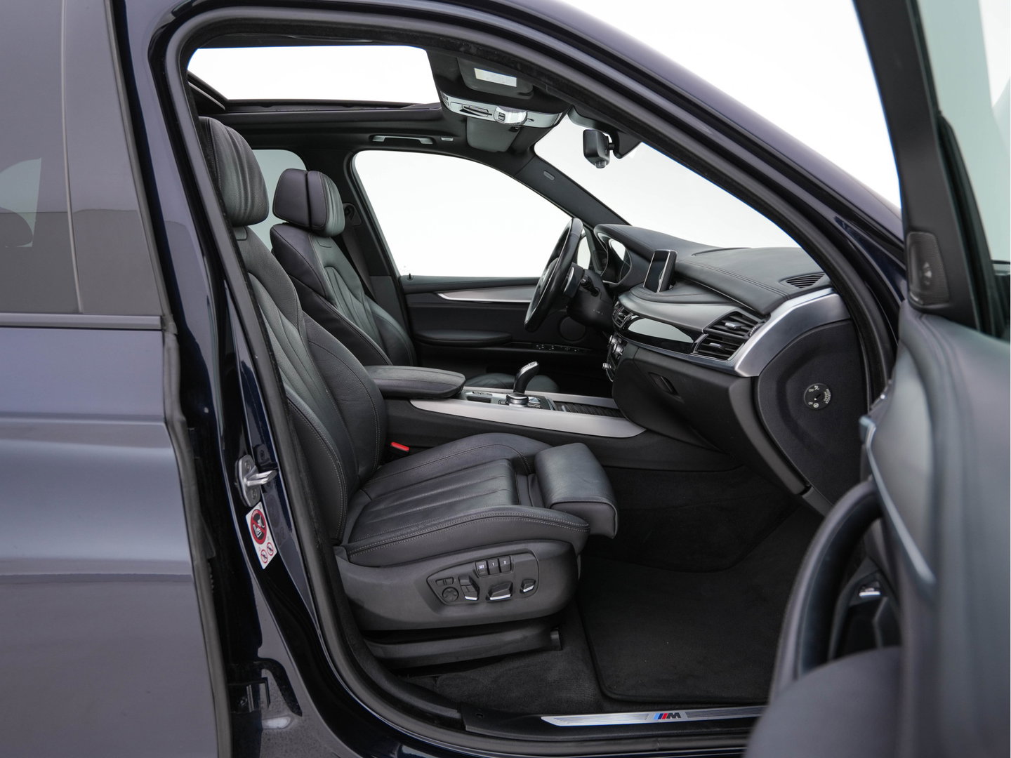 BMW X5 xDrive30d M-Sportpack High Executive Aut. *PANO | LEATHER | FULL-LED | HARMAN/KARDON | HEAD-UP | MEMORY-PACK | DIGI-COCKPIT | KEYLESS | CAMERA | NAVI-FULLMAP | AMBIENTLIGHT | HEATED-COMFORTSEATS | SHIFT-PADDLES | 20"ALU*