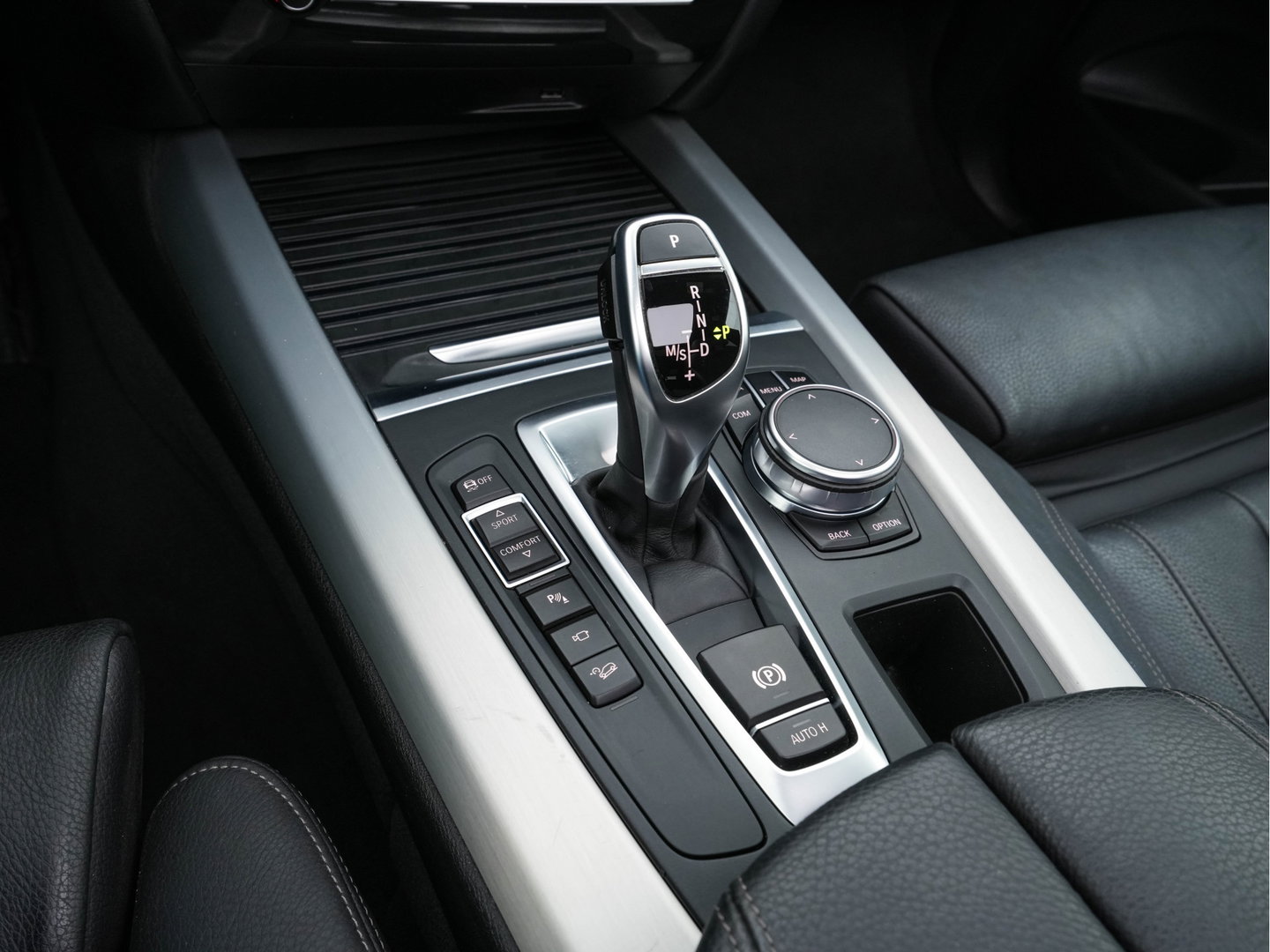 BMW X5 xDrive30d M-Sportpack High Executive Aut. *PANO | LEATHER | FULL-LED | HARMAN/KARDON | HEAD-UP | MEMORY-PACK | DIGI-COCKPIT | KEYLESS | CAMERA | NAVI-FULLMAP | AMBIENTLIGHT | HEATED-COMFORTSEATS | SHIFT-PADDLES | 20"ALU*