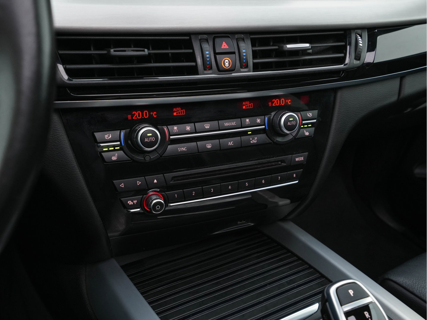BMW X5 xDrive30d M-Sportpack High Executive Aut. *PANO | LEATHER | FULL-LED | HARMAN/KARDON | HEAD-UP | MEMORY-PACK | DIGI-COCKPIT | KEYLESS | CAMERA | NAVI-FULLMAP | AMBIENTLIGHT | HEATED-COMFORTSEATS | SHIFT-PADDLES | 20"ALU*