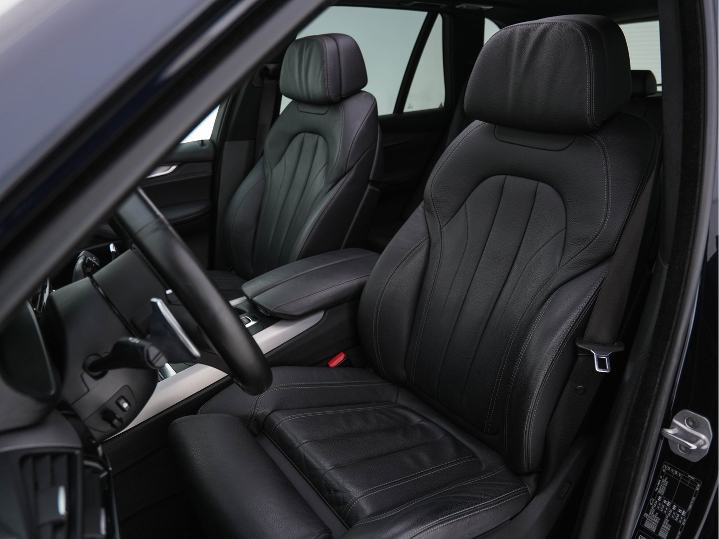 BMW X5 xDrive30d M-Sportpack High Executive Aut. *PANO | LEATHER | FULL-LED | HARMAN/KARDON | HEAD-UP | MEMORY-PACK | DIGI-COCKPIT | KEYLESS | CAMERA | NAVI-FULLMAP | AMBIENTLIGHT | HEATED-COMFORTSEATS | SHIFT-PADDLES | 20"ALU*
