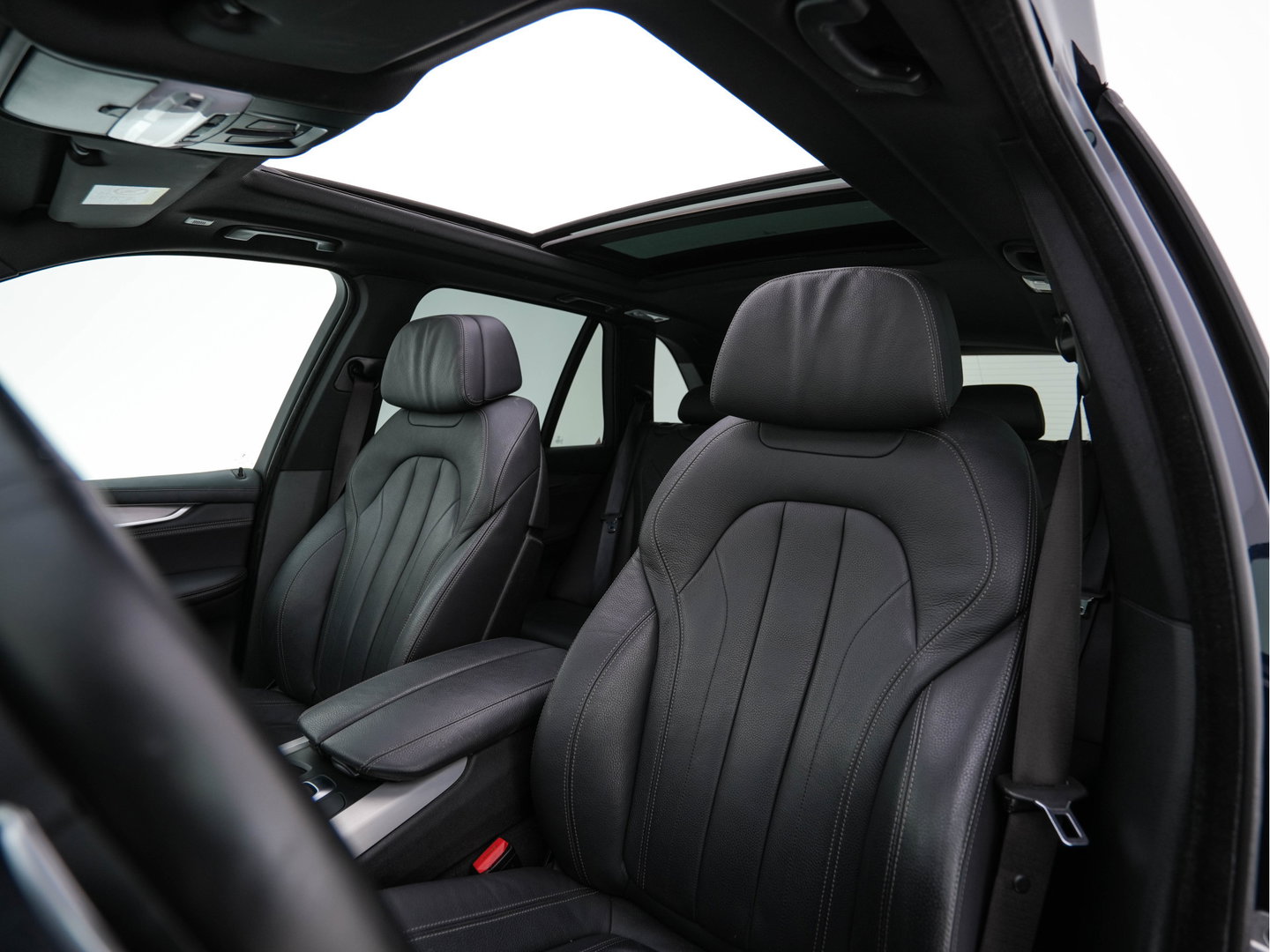 BMW X5 xDrive30d M-Sportpack High Executive Aut. *PANO | LEATHER | FULL-LED | HARMAN/KARDON | HEAD-UP | MEMORY-PACK | DIGI-COCKPIT | KEYLESS | CAMERA | NAVI-FULLMAP | AMBIENTLIGHT | HEATED-COMFORTSEATS | SHIFT-PADDLES | 20"ALU*