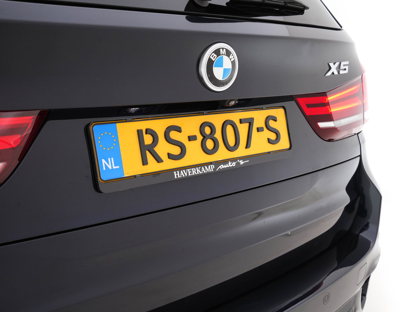BMW X5 xDrive30d M-Sportpack High Executive Aut. *PANO | LEATHER | FULL-LED | HARMAN/KARDON | HEAD-UP | MEMORY-PACK | DIGI-COCKPIT | KEYLESS | CAMERA | NAVI-FULLMAP | AMBIENTLIGHT | HEATED-COMFORTSEATS | SHIFT-PADDLES | 20"ALU*