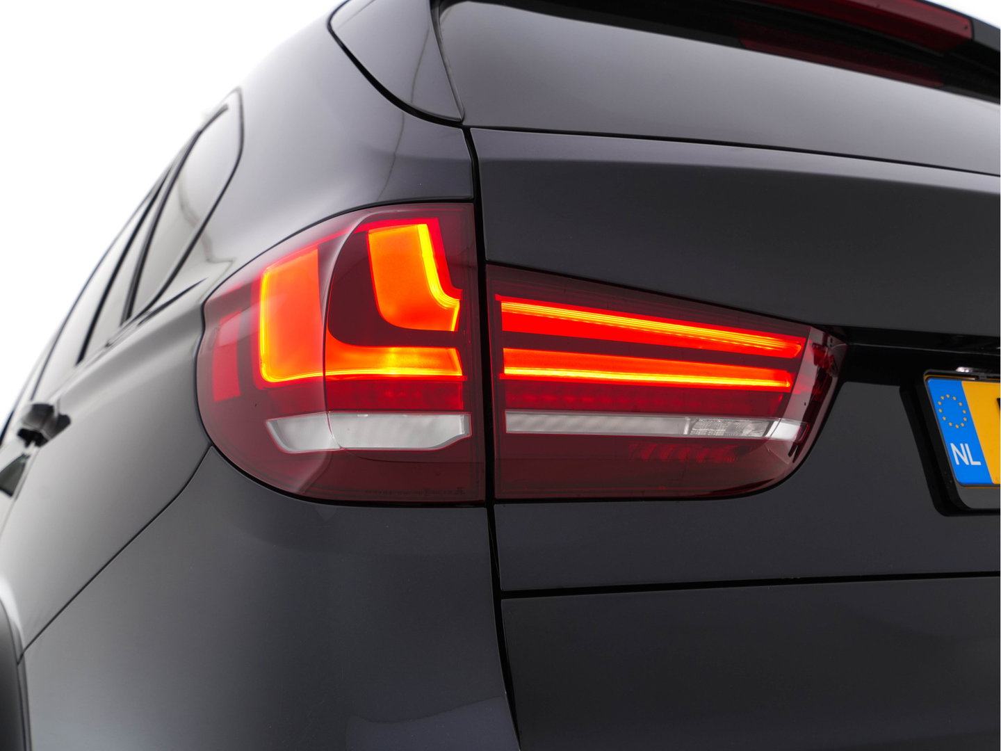 BMW X5 xDrive30d M-Sportpack High Executive Aut. *PANO | LEATHER | FULL-LED | HARMAN/KARDON | HEAD-UP | MEMORY-PACK | DIGI-COCKPIT | KEYLESS | CAMERA | NAVI-FULLMAP | AMBIENTLIGHT | HEATED-COMFORTSEATS | SHIFT-PADDLES | 20"ALU*