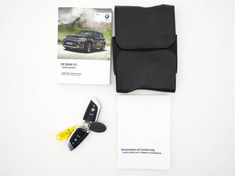 BMW X5 xDrive30d M-Sportpack High Executive Aut. *PANO | LEATHER | FULL-LED | HARMAN/KARDON | HEAD-UP | MEMORY-PACK | DIGI-COCKPIT | KEYLESS | CAMERA | NAVI-FULLMAP | AMBIENTLIGHT | HEATED-COMFORTSEATS | SHIFT-PADDLES | 20"ALU*