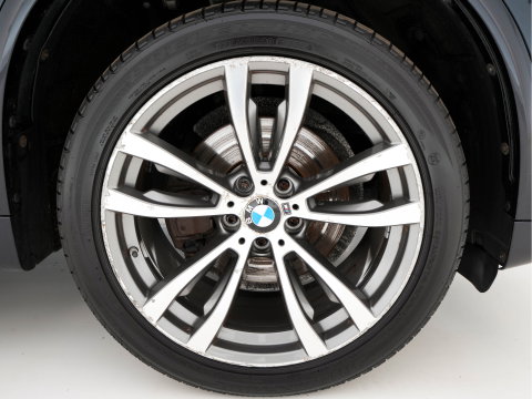 BMW X5 xDrive30d M-Sportpack High Executive Aut. *PANO | LEATHER | FULL-LED | HARMAN/KARDON | HEAD-UP | MEMORY-PACK | DIGI-COCKPIT | KEYLESS | CAMERA | NAVI-FULLMAP | AMBIENTLIGHT | HEATED-COMFORTSEATS | SHIFT-PADDLES | 20"ALU*