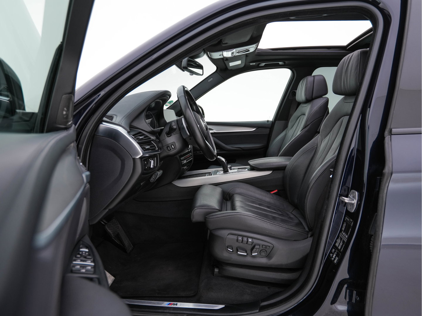 BMW X5 xDrive30d M-Sportpack High Executive Aut. *PANO | LEATHER | FULL-LED | HARMAN/KARDON | HEAD-UP | MEMORY-PACK | DIGI-COCKPIT | KEYLESS | CAMERA | NAVI-FULLMAP | AMBIENTLIGHT | HEATED-COMFORTSEATS | SHIFT-PADDLES | 20"ALU*