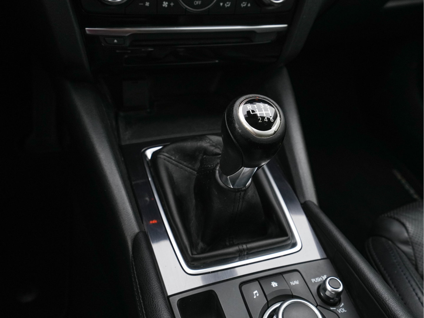 Mazda 6 Sportbreak 2.2D SkyActiv-D 150 Skylease GT (INCL-BTW) *LEATHER | FULL-LED | NAVI-FULLMAP | MEMORY-PACK | BOSE-AUDIO | BLIND-SPOT | CAMERA | KEYLESS | ECC | HEATED-SPORTSEATS | PDC | CRUISE | 17"ALU*