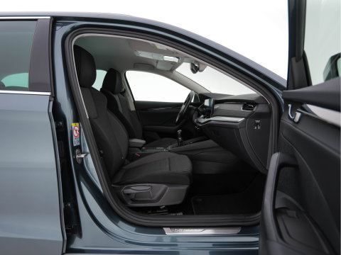Škoda Octavia Combi 1.0 TSI Business Edition Plus (INCL-BTW) *FULL-LED | NAVI-FULLMAP | HEATED-COMFORTSEATS | DIGI-COCKPIT | CAMERA | KEYLESS | DAB | AMBIENTLIGHT | PRIVACYGLASS | ECC | CARPLAY | PDC | CRUISE | 17''ALU*