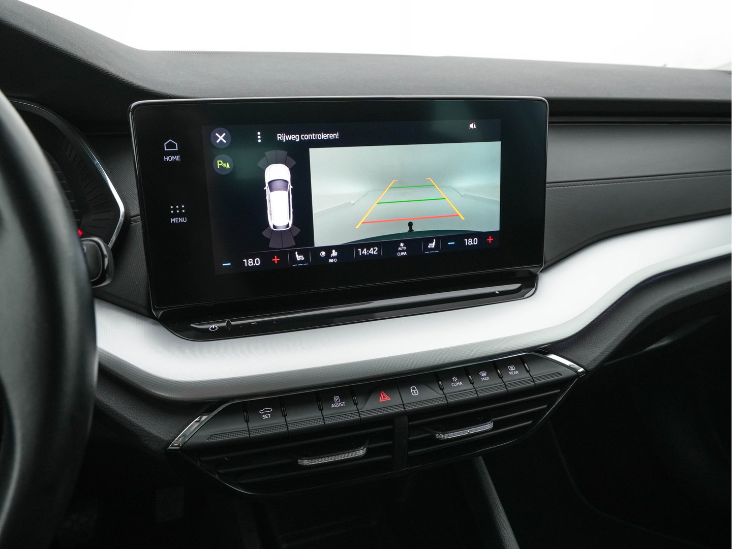Škoda Octavia Combi 1.0 TSI Business Edition Plus (INCL-BTW) *FULL-LED | NAVI-FULLMAP | HEATED-COMFORTSEATS | DIGI-COCKPIT | CAMERA | KEYLESS | DAB | AMBIENTLIGHT | PRIVACYGLASS | ECC | CARPLAY | PDC | CRUISE | 17''ALU*