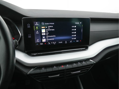 Škoda Octavia Combi 1.0 TSI Business Edition Plus (INCL-BTW) *FULL-LED | NAVI-FULLMAP | HEATED-COMFORTSEATS | DIGI-COCKPIT | CAMERA | KEYLESS | DAB | AMBIENTLIGHT | PRIVACYGLASS | ECC | CARPLAY | PDC | CRUISE | 17''ALU*