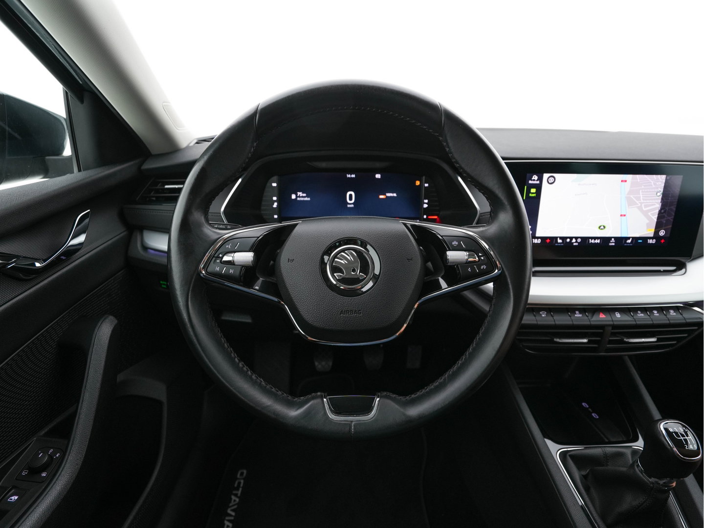 Škoda Octavia Combi 1.0 TSI Business Edition Plus (INCL-BTW) *FULL-LED | NAVI-FULLMAP | HEATED-COMFORTSEATS | DIGI-COCKPIT | CAMERA | KEYLESS | DAB | AMBIENTLIGHT | PRIVACYGLASS | ECC | CARPLAY | PDC | CRUISE | 17''ALU*