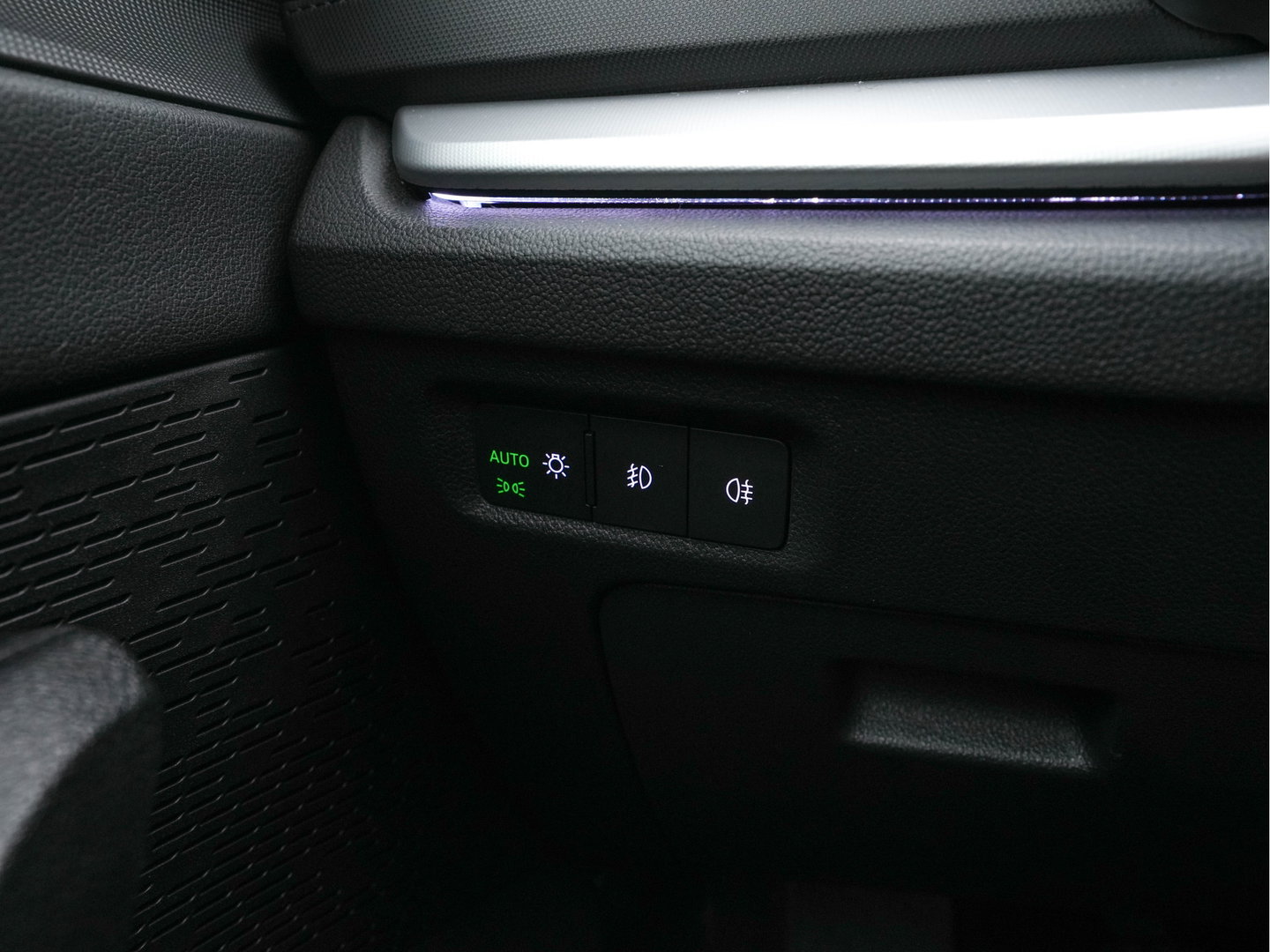Škoda Octavia Combi 1.0 TSI Business Edition Plus (INCL-BTW) *FULL-LED | NAVI-FULLMAP | HEATED-COMFORTSEATS | DIGI-COCKPIT | CAMERA | KEYLESS | DAB | AMBIENTLIGHT | PRIVACYGLASS | ECC | CARPLAY | PDC | CRUISE | 17''ALU*