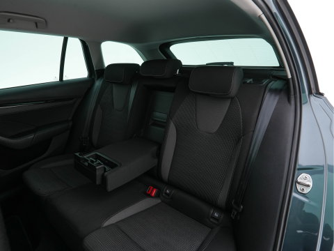 Škoda Octavia Combi 1.0 TSI Business Edition Plus (INCL-BTW) *FULL-LED | NAVI-FULLMAP | HEATED-COMFORTSEATS | DIGI-COCKPIT | CAMERA | KEYLESS | DAB | AMBIENTLIGHT | PRIVACYGLASS | ECC | CARPLAY | PDC | CRUISE | 17''ALU*