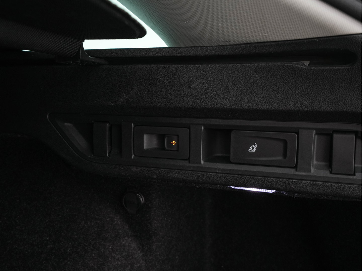 Škoda Octavia Combi 1.0 TSI Business Edition Plus (INCL-BTW) *FULL-LED | NAVI-FULLMAP | HEATED-COMFORTSEATS | DIGI-COCKPIT | CAMERA | KEYLESS | DAB | AMBIENTLIGHT | PRIVACYGLASS | ECC | CARPLAY | PDC | CRUISE | 17''ALU*