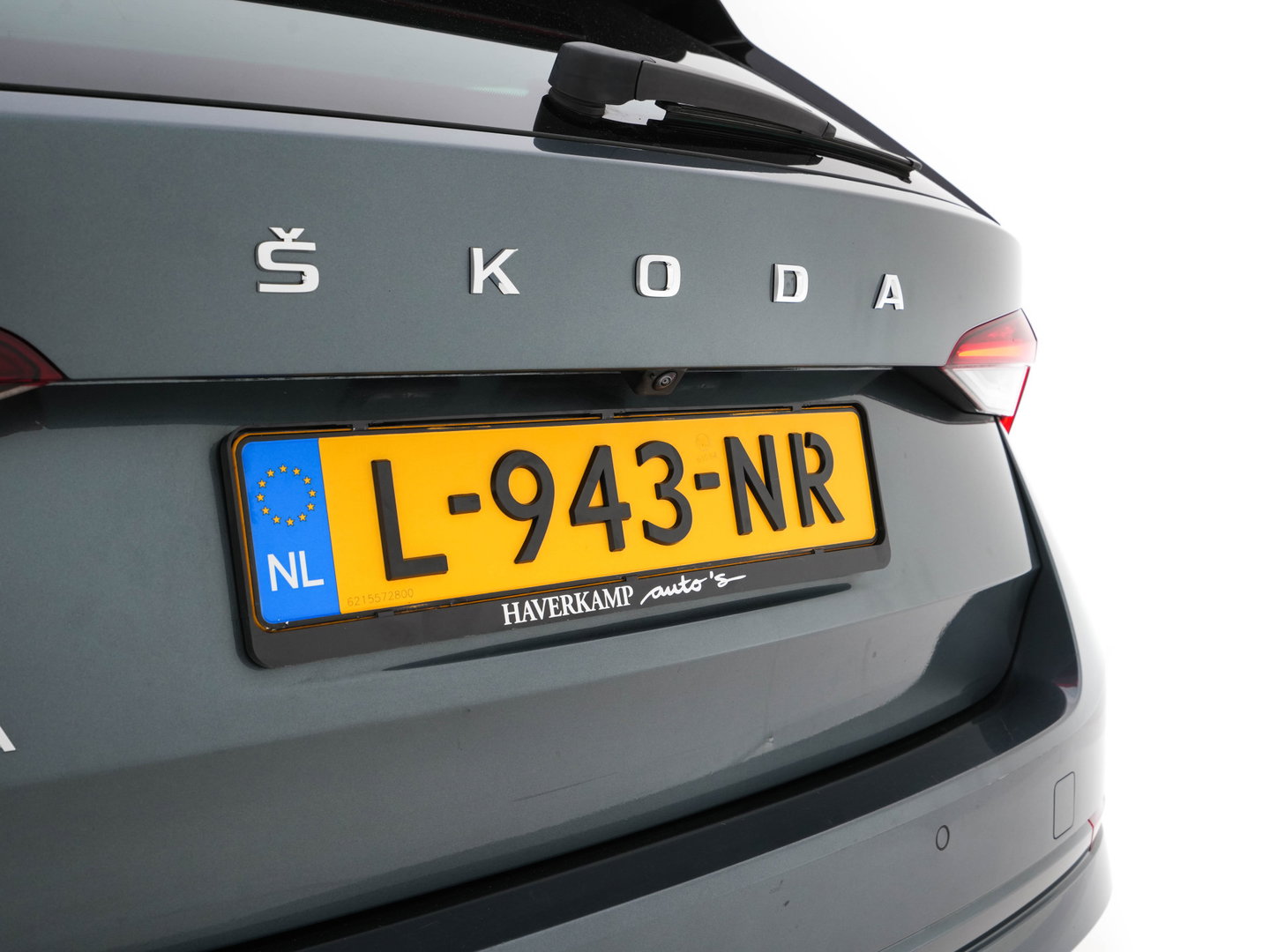 Škoda Octavia Combi 1.0 TSI Business Edition Plus (INCL-BTW) *FULL-LED | NAVI-FULLMAP | HEATED-COMFORTSEATS | DIGI-COCKPIT | CAMERA | KEYLESS | DAB | AMBIENTLIGHT | PRIVACYGLASS | ECC | CARPLAY | PDC | CRUISE | 17''ALU*