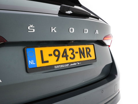 Škoda Octavia Combi 1.0 TSI Business Edition Plus (INCL-BTW) *FULL-LED | NAVI-FULLMAP | HEATED-COMFORTSEATS | DIGI-COCKPIT | CAMERA | KEYLESS | DAB | AMBIENTLIGHT | PRIVACYGLASS | ECC | CARPLAY | PDC | CRUISE | 17''ALU*