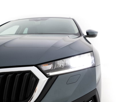 Škoda Octavia Combi 1.0 TSI Business Edition Plus (INCL-BTW) *FULL-LED | NAVI-FULLMAP | HEATED-COMFORTSEATS | DIGI-COCKPIT | CAMERA | KEYLESS | DAB | AMBIENTLIGHT | PRIVACYGLASS | ECC | CARPLAY | PDC | CRUISE | 17''ALU*