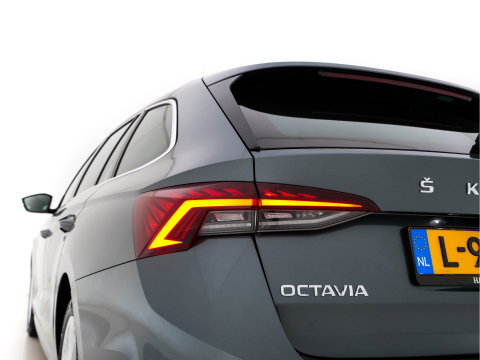Škoda Octavia Combi 1.0 TSI Business Edition Plus (INCL-BTW) *FULL-LED | NAVI-FULLMAP | HEATED-COMFORTSEATS | DIGI-COCKPIT | CAMERA | KEYLESS | DAB | AMBIENTLIGHT | PRIVACYGLASS | ECC | CARPLAY | PDC | CRUISE | 17''ALU*