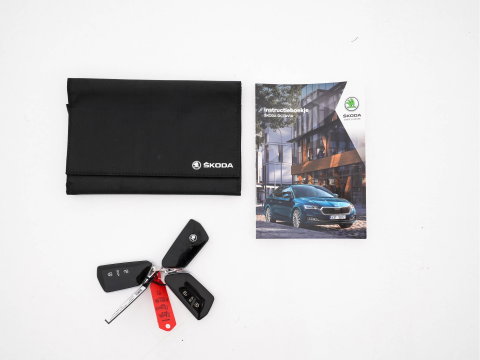 Škoda Octavia Combi 1.0 TSI Business Edition Plus (INCL-BTW) *FULL-LED | NAVI-FULLMAP | HEATED-COMFORTSEATS | DIGI-COCKPIT | CAMERA | KEYLESS | DAB | AMBIENTLIGHT | PRIVACYGLASS | ECC | CARPLAY | PDC | CRUISE | 17''ALU*