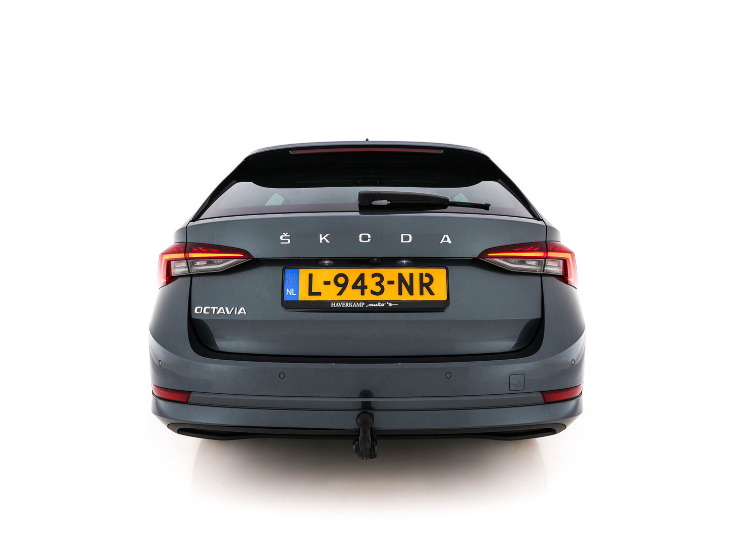 Škoda Octavia Combi 1.0 TSI Business Edition Plus (INCL-BTW) *FULL-LED | NAVI-FULLMAP | HEATED-COMFORTSEATS | DIGI-COCKPIT | CAMERA | KEYLESS | DAB | AMBIENTLIGHT | PRIVACYGLASS | ECC | CARPLAY | PDC | CRUISE | 17''ALU*
