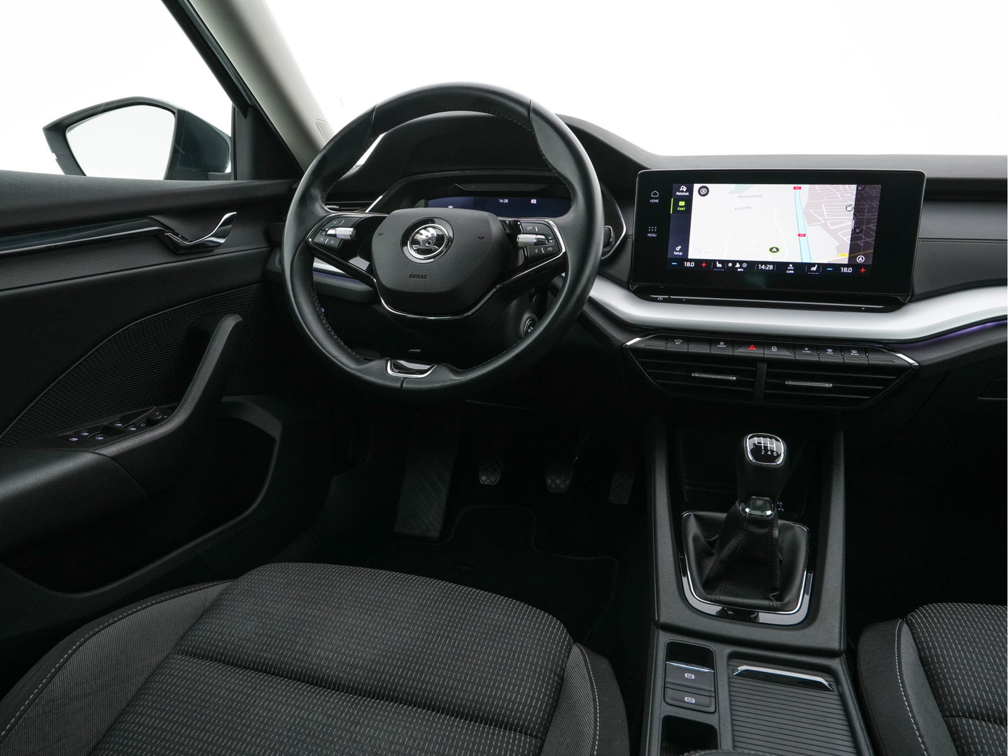Škoda Octavia Combi 1.0 TSI Business Edition Plus (INCL-BTW) *FULL-LED | NAVI-FULLMAP | HEATED-COMFORTSEATS | DIGI-COCKPIT | CAMERA | KEYLESS | DAB | AMBIENTLIGHT | PRIVACYGLASS | ECC | CARPLAY | PDC | CRUISE | 17''ALU*