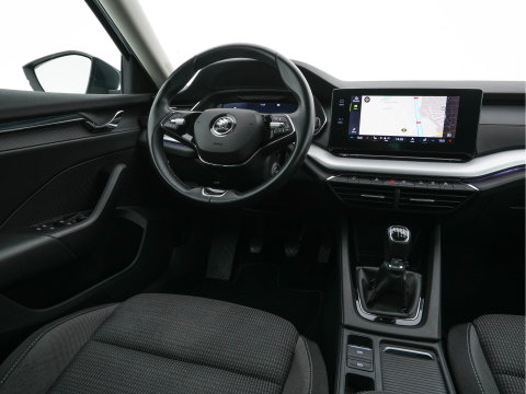 Škoda Octavia Combi 1.0 TSI Business Edition Plus (INCL-BTW) *FULL-LED | NAVI-FULLMAP | HEATED-COMFORTSEATS | DIGI-COCKPIT | CAMERA | KEYLESS | DAB | AMBIENTLIGHT | PRIVACYGLASS | ECC | CARPLAY | PDC | CRUISE | 17''ALU*