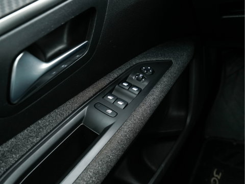 Peugeot 3008 1.2 PureTech Blue Lease Executive *NAVI-FULLMAP | DIGI-COCKPIT | SPORT-SEATS | ECC | PDC | CRUISE | CARPLAY  | PRIVACY-GLASS | TOWBAR | 17"ALU*