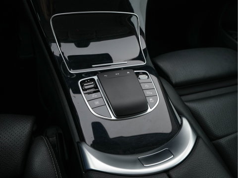 Mercedes-Benz GLC 300e 4MATIC Business Solution (Plug-In) {SoH-94%} (INCL-BTW) *LEATHER | FULL-LED | DIGI-COCKPIT | KEYLESS | DAB | HEATED-SPORTSEATS | CAMERA | PRIVACY-GLASS | NAVI-FULLMAP | ECC | PDC | CRUISE | 18''ALU*