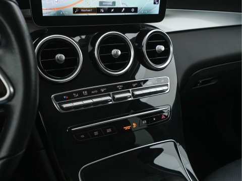 Mercedes-Benz GLC 300e 4MATIC Business Solution (Plug-In) {SoH-94%} (INCL-BTW) *LEATHER | FULL-LED | DIGI-COCKPIT | KEYLESS | DAB | HEATED-SPORTSEATS | CAMERA | PRIVACY-GLASS | NAVI-FULLMAP | ECC | PDC | CRUISE | 18''ALU*