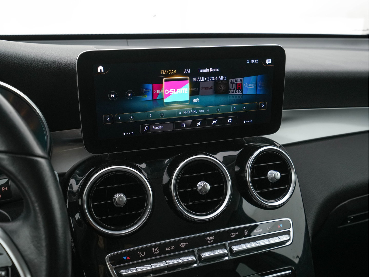 Mercedes-Benz GLC 300e 4MATIC Business Solution (Plug-In) {SoH-94%} (INCL-BTW) *LEATHER | FULL-LED | DIGI-COCKPIT | KEYLESS | DAB | HEATED-SPORTSEATS | CAMERA | PRIVACY-GLASS | NAVI-FULLMAP | ECC | PDC | CRUISE | 18''ALU*