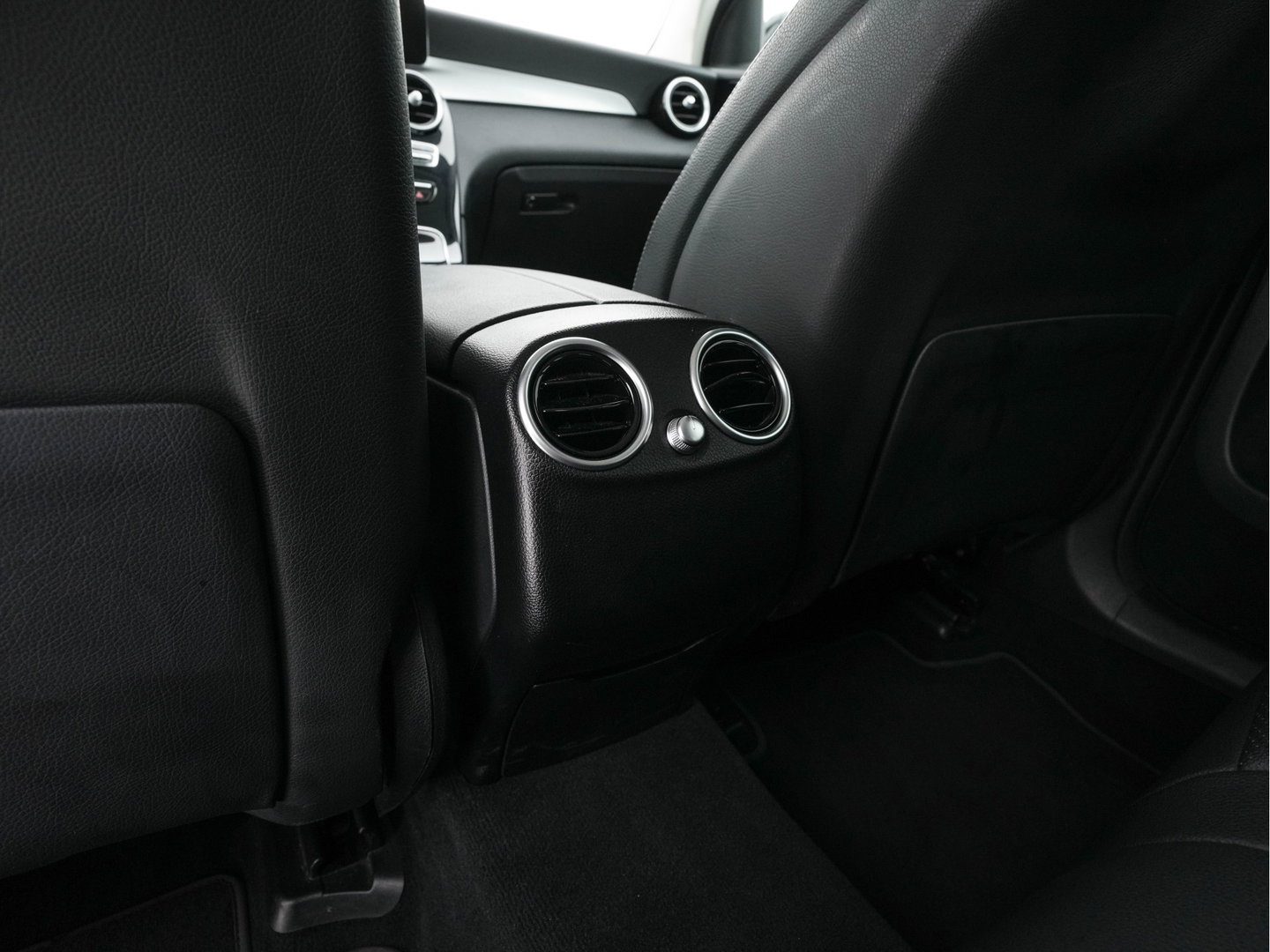 Mercedes-Benz GLC 300e 4MATIC Business Solution (Plug-In) {SoH-94%} (INCL-BTW) *LEATHER | FULL-LED | DIGI-COCKPIT | KEYLESS | DAB | HEATED-SPORTSEATS | CAMERA | PRIVACY-GLASS | NAVI-FULLMAP | ECC | PDC | CRUISE | 18''ALU*