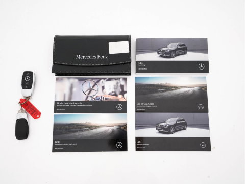 Mercedes-Benz GLC 300e 4MATIC Business Solution (Plug-In) {SoH-94%} (INCL-BTW) *LEATHER | FULL-LED | DIGI-COCKPIT | KEYLESS | DAB | HEATED-SPORTSEATS | CAMERA | PRIVACY-GLASS | NAVI-FULLMAP | ECC | PDC | CRUISE | 18''ALU*