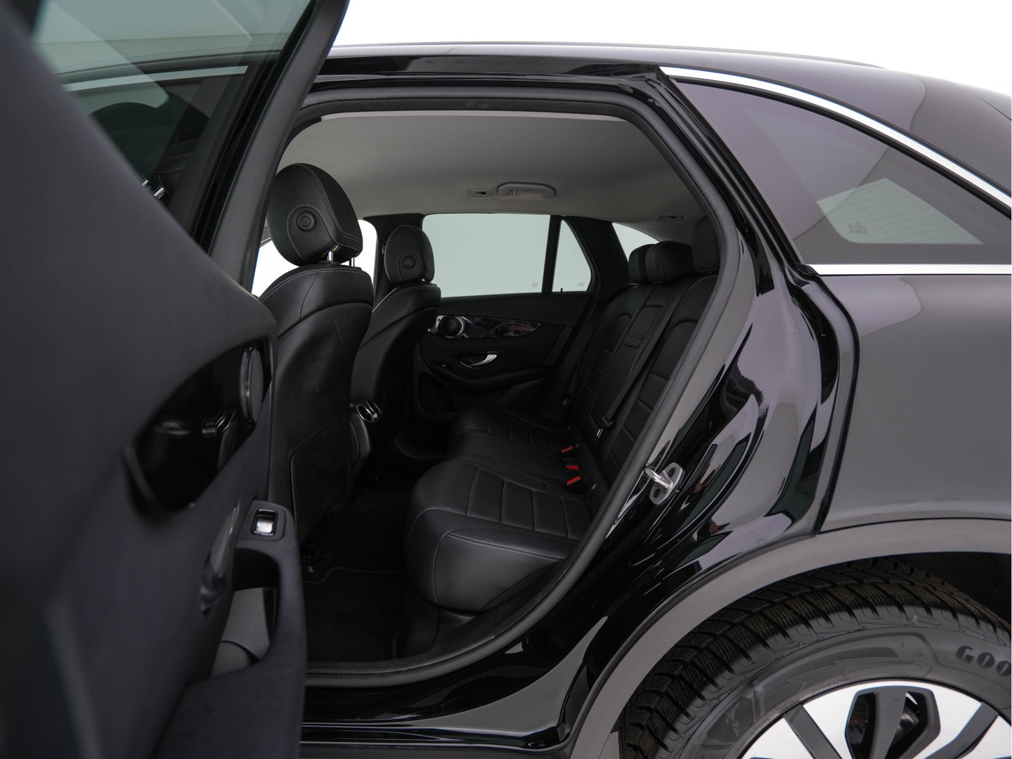 Mercedes-Benz GLC 300e 4MATIC Business Solution (Plug-In) {SoH-94%} (INCL-BTW) *LEATHER | FULL-LED | DIGI-COCKPIT | KEYLESS | DAB | HEATED-SPORTSEATS | CAMERA | PRIVACY-GLASS | NAVI-FULLMAP | ECC | PDC | CRUISE | 18''ALU*