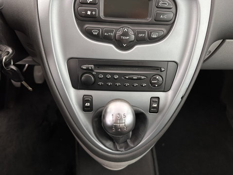 Citroën Xsara Picasso 1.8i-16V Attraction APK 05/27*AIRCO | CRUISE | COMFORTSEATS | PDC | VELOURS | RADIO-CD | TOWBAR*