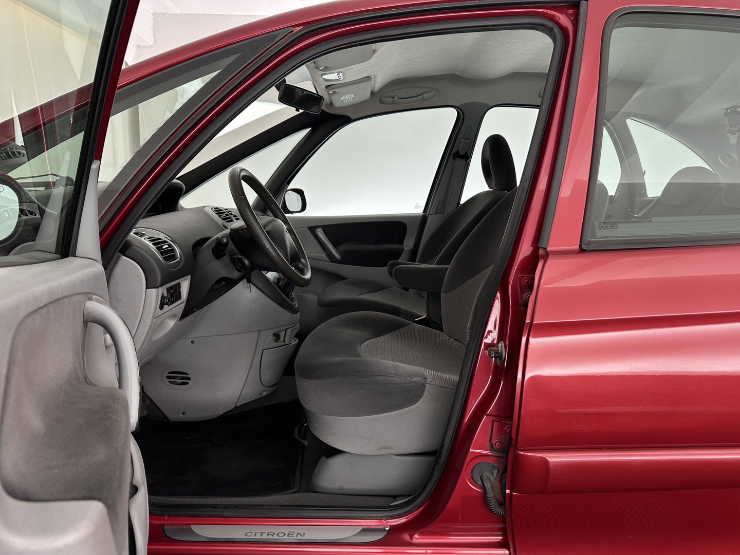 Citroën Xsara Picasso 1.8i-16V Attraction APK 05/27*AIRCO | CRUISE | COMFORTSEATS | PDC | VELOURS | RADIO-CD | TOWBAR*