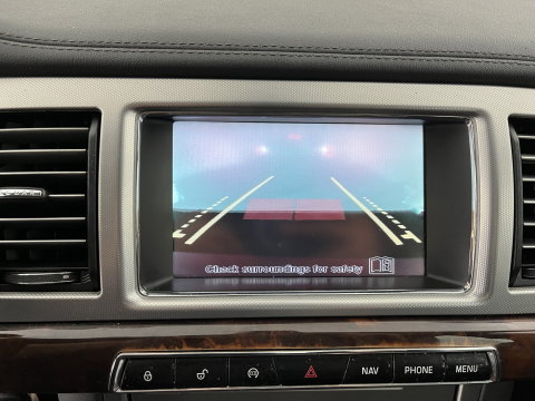 Jaguar XF 2.2D Aut. *LEATHER | XENON | CAMERA | HEATED-COMFORTSEATS | KEYLESS | NAVI-FULLMAP | ECC | PDC | WOODEN-INLAY | CRUISE | SHIFTPADDLES | MEMORY-PACK | TOWBAR | 17''ALU*