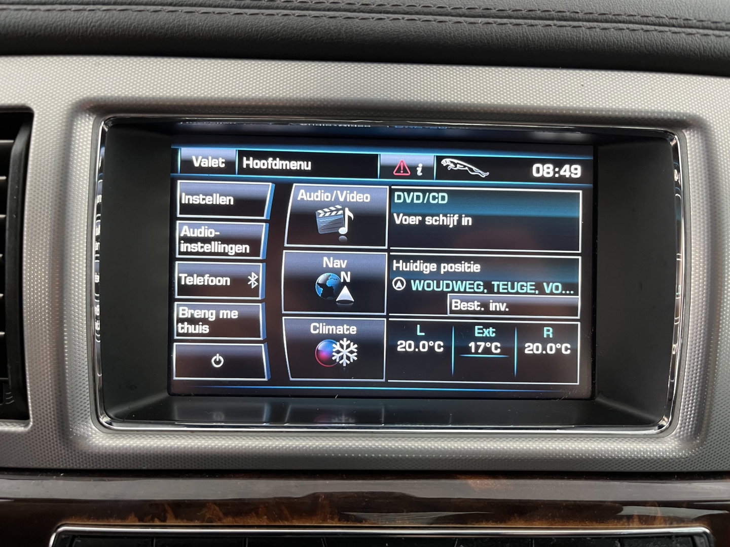 Jaguar XF 2.2D Aut. *LEATHER | XENON | CAMERA | HEATED-COMFORTSEATS | KEYLESS | NAVI-FULLMAP | ECC | PDC | WOODEN-INLAY | CRUISE | SHIFTPADDLES | MEMORY-PACK | TOWBAR | 17''ALU*