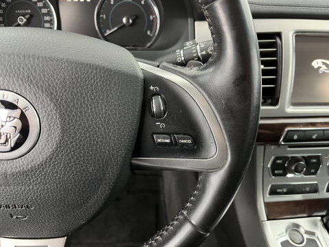 Jaguar XF 2.2D Aut. *LEATHER | XENON | CAMERA | HEATED-COMFORTSEATS | KEYLESS | NAVI-FULLMAP | ECC | PDC | WOODEN-INLAY | CRUISE | SHIFTPADDLES | MEMORY-PACK | TOWBAR | 17''ALU*