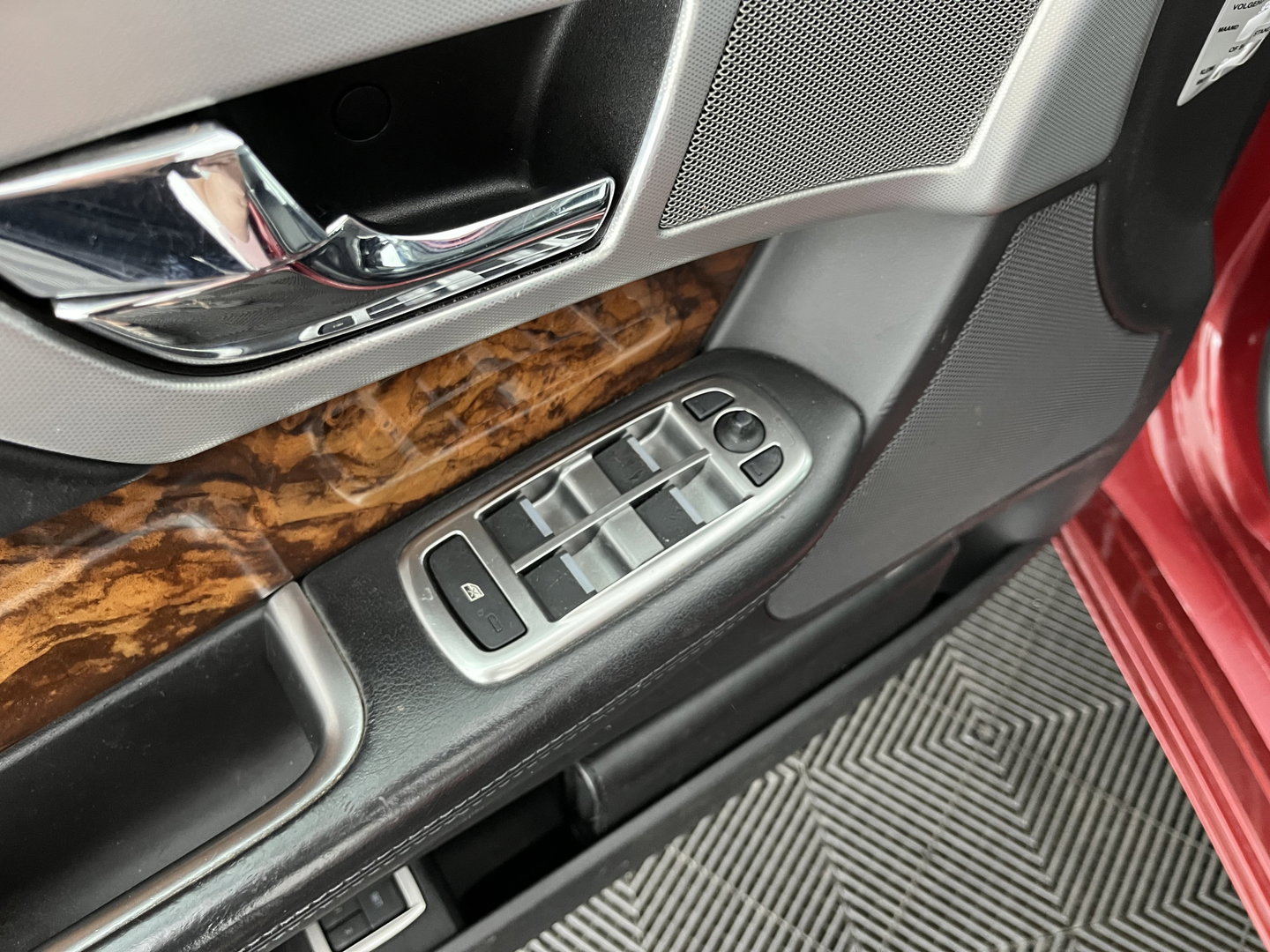 Jaguar XF 2.2D Aut. *LEATHER | XENON | CAMERA | HEATED-COMFORTSEATS | KEYLESS | NAVI-FULLMAP | ECC | PDC | WOODEN-INLAY | CRUISE | SHIFTPADDLES | MEMORY-PACK | TOWBAR | 17''ALU*