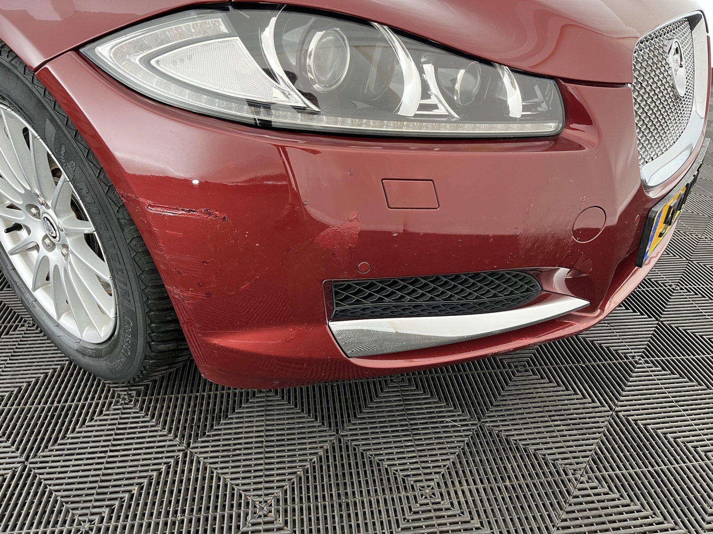 Jaguar XF 2.2D Aut. *LEATHER | XENON | CAMERA | HEATED-COMFORTSEATS | KEYLESS | NAVI-FULLMAP | ECC | PDC | WOODEN-INLAY | CRUISE | SHIFTPADDLES | MEMORY-PACK | TOWBAR | 17''ALU*