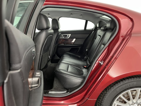 Jaguar XF 2.2D Aut. *LEATHER | XENON | CAMERA | HEATED-COMFORTSEATS | KEYLESS | NAVI-FULLMAP | ECC | PDC | WOODEN-INLAY | CRUISE | SHIFTPADDLES | MEMORY-PACK | TOWBAR | 17''ALU*