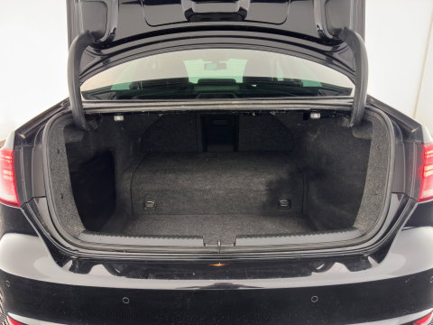 Volkswagen Jetta 1.4 TSI Hybrid Highline Aut. *XENON | NAVI-FULLMAP | COMFORTSEATS | PRIVACY-GLASS | SHIFTPADDLES |  ECC | PDC | CRUISE | 17''ALU*